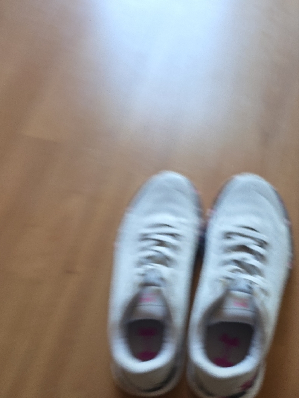 Under Armour Girl White Running Sneakers with Pink Accents and Floral Trim (US 1 - Picture 5 of 5